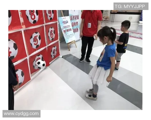 女生挑战足球明星辨认游戏看她们的精彩表现与反应